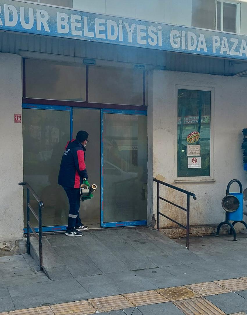 Burdur Belediyesi İlaçlama çalışmalarına devam ediyor