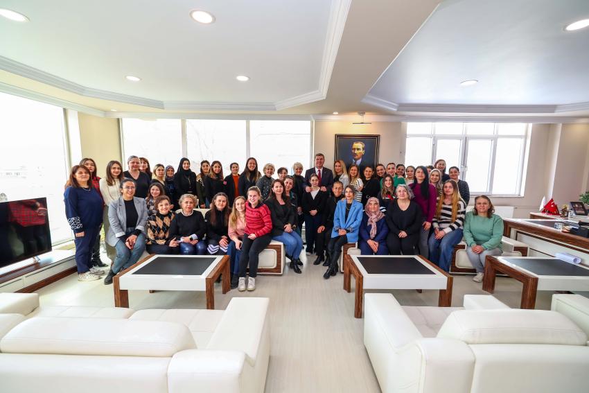 Başkan Ercengiz, kadın personelin kadınlar gününü kutladı