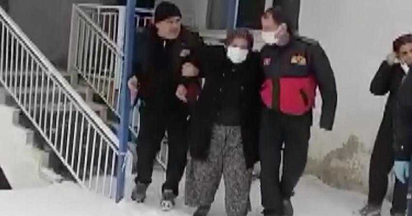 KARDA DÜŞEN KADINI SAĞLIK EKİPLERİNE İTFAİYE EKİBİ ULAŞTIRDI