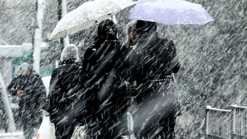 Burdur'da Karla Karışık Yağmur Var