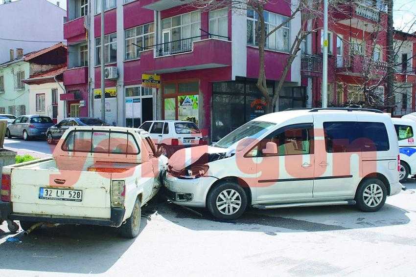 BURDUR’DA KAZA İÇİNDE KAZA