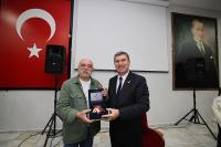 Burdur’un Konuğu Gönül Adamı Ercan Kesal: Hayat Dersleri ve İmza Bir Arada