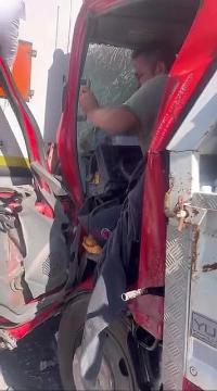 Burdur-Antalya Yolunda Feci Kaza: Kamyonet Tıra Çarptı, 3 Yaralı!