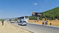 Bucak’ta yolcu otobüsüne çarpan otomobil tarlaya uçtu