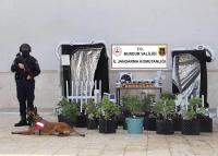 Burdur'da Jandarmadan Şok Baskın! Evden Çıkanlar Şaşkına Çevirdi