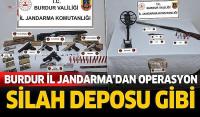 Burdur’da Jandarmadan Kaçakçılık Operasyonu: Çok Sayıda Silah ve Tarihi Eser Ele Geçirildi