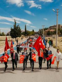 Bahçeşehir Kolejinden 102. Yıla Yakışan Görkemli Cumhuriyet Yürüyüşü