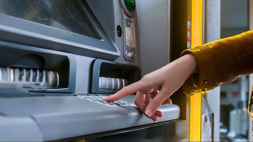 EMNİYETTEN BAŞARILI ÇALIŞMA ATM’DE BULDUĞU KARTTAN PARA ÇEKEN ŞAHIS YAKALANDI 