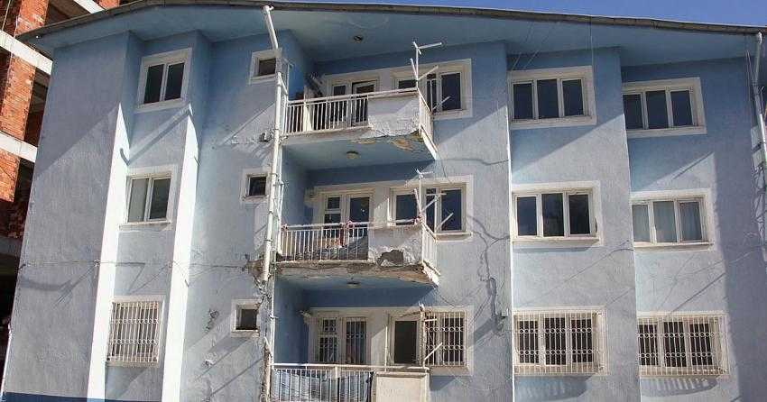 MALİYE LOJMANLARI DÖKÜLÜYOR