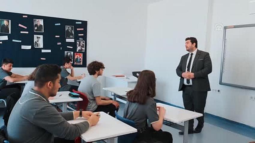 ÖĞRENCİLER, MEKTUPLARIYLA ŞEHİT AİLELERİNİN BAYRAMINI KUTLADI