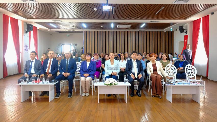 VALİ TÜLAY BAYDAR BİLGİHAN BAŞKANLIĞINDA KADIN KOOPERATİFLERİ BİLGİLENDİRME TOPLANTISI GERÇEKLEŞTİRİLDİ