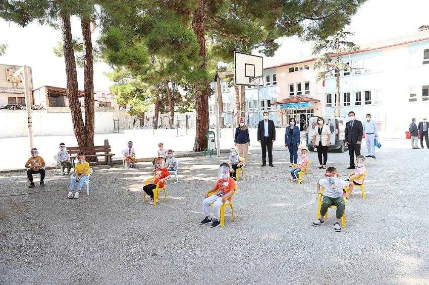 Başkan Ercengiz'den Miniklere Jest