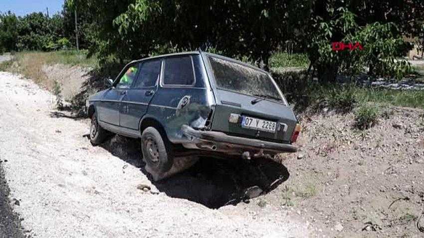 LASTİĞİ PATLAYAN OTOMOBİL ŞARAMPOLE DEVRİLDİ 2 HAFİF YARALI
