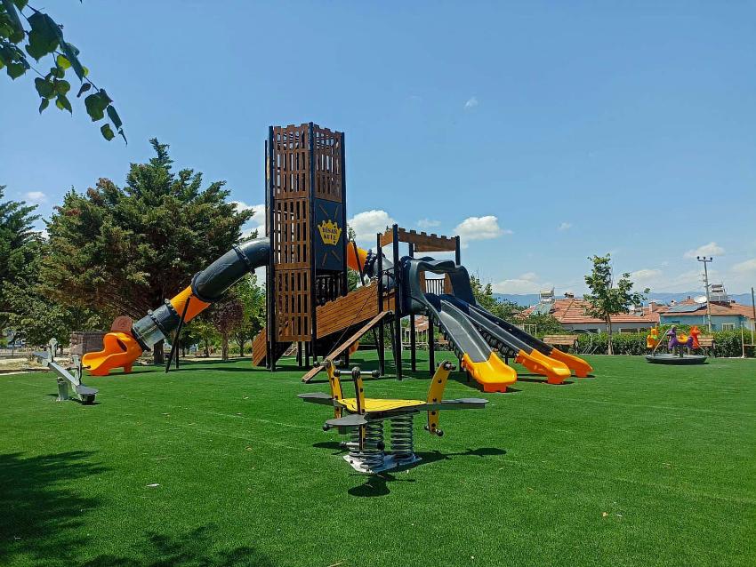 Burdur Belediyesi parkları yenileniyor