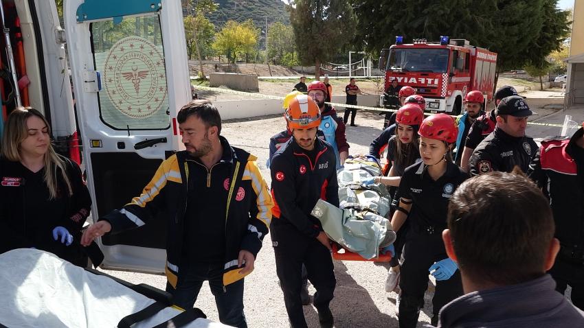 Deprem, Yangın, Mahsur Öğrenciler, Kaos Senaryosu… Burdur’da Tatbikat Gerçeğini Aratmadı