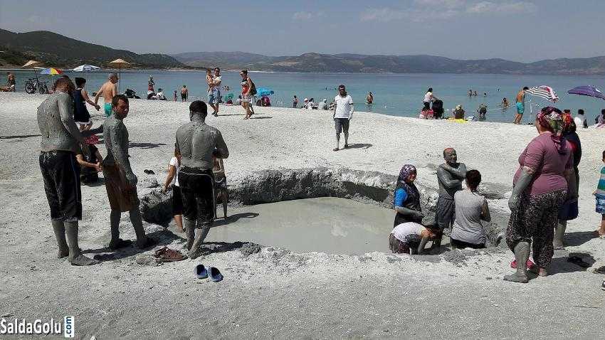 Salda Gölü Sahili Kendine Geldi