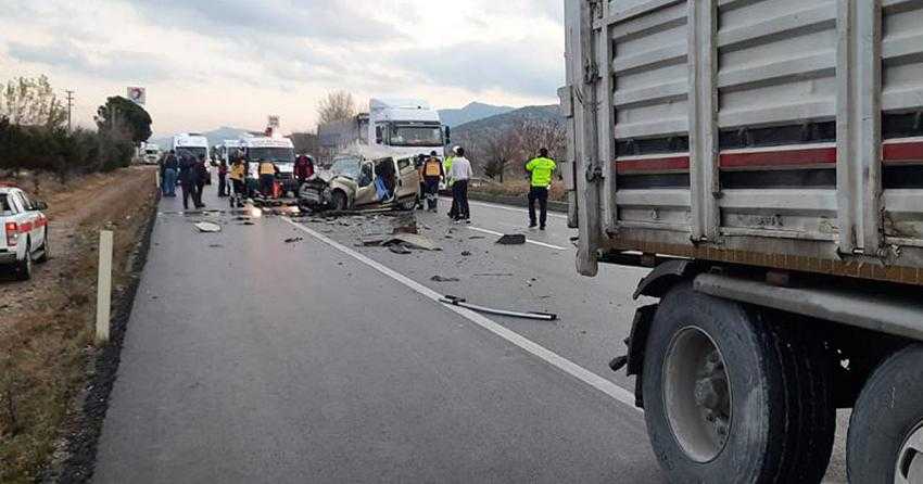 BURDUR’DA TRAFİK KAZASI: 4 ÖLÜ