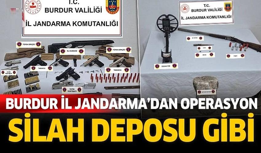 Burdur’da Jandarmadan Kaçakçılık Operasyonu: Çok Sayıda Silah ve Tarihi Eser Ele Geçirildi