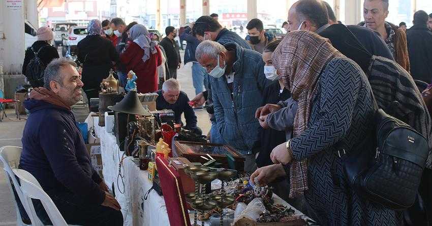 BURDUR’DA İLK DEFA KURULAN ANTİKA PAZARI’NA YOĞUN İLGİ