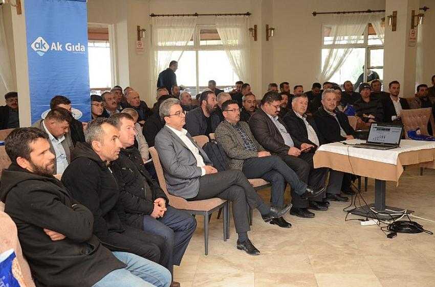 Üreticilere Yem Bitkileri Eğitimi Verildi