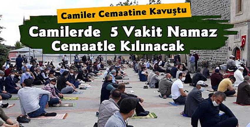 Camilerde yeniden 5 vakit namaz cemaatle kılınacak