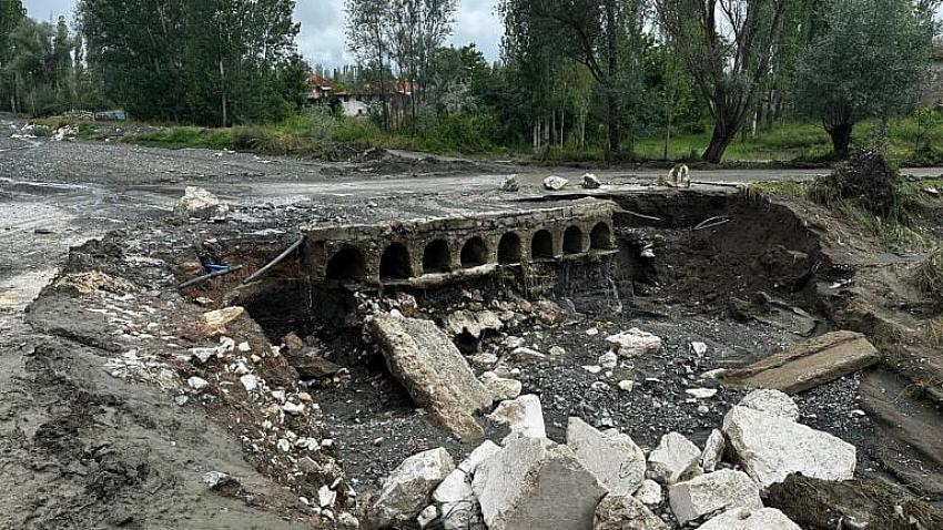 Yoğun Yağış 3 Köyde Ekili Alanlara Zarar Verdi