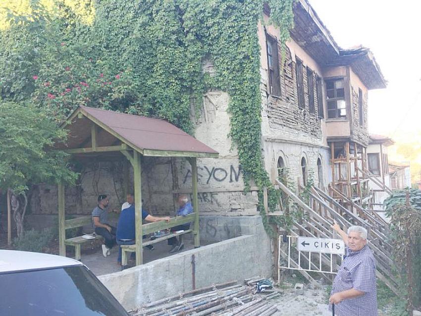 Burdur’da Mahalle Sakinleri Metruk Binadan Rahatsız!