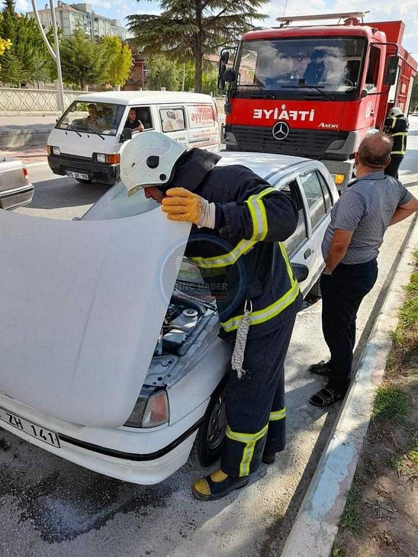 Burdur'da Araç Yangını Büyümeden Söndürüldü