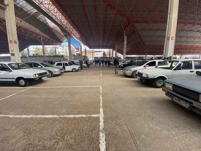 Burdur’da Otomobiller Yaşlanıyor: Ortalama 21,8 Yıl ile Komşu İllerin Gerisinde