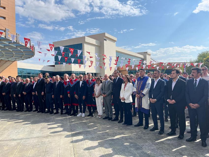 MAKÜ 2025-2026 akademik yılı törenle başladı