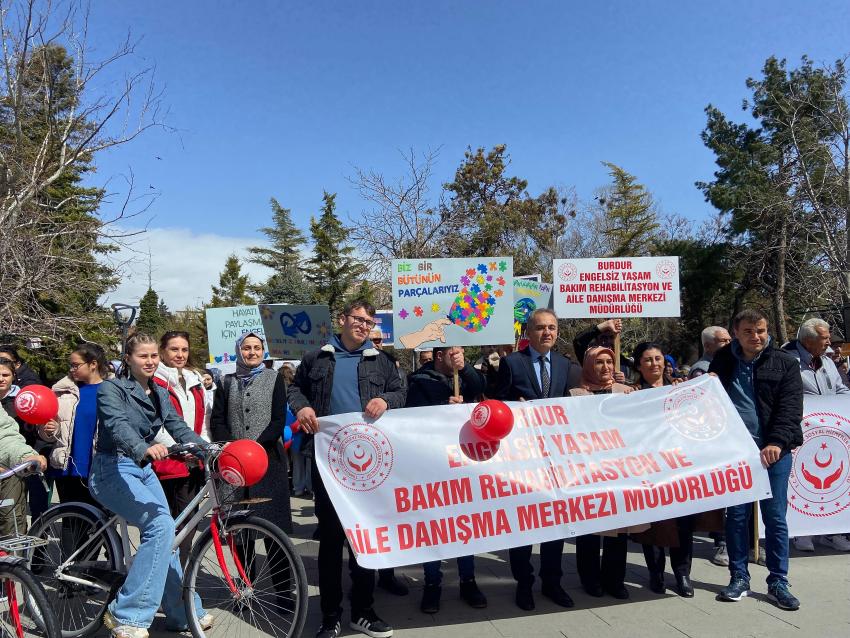 Burdur’da Otizm Farkındalık Yürüyüşü Düzenlendi