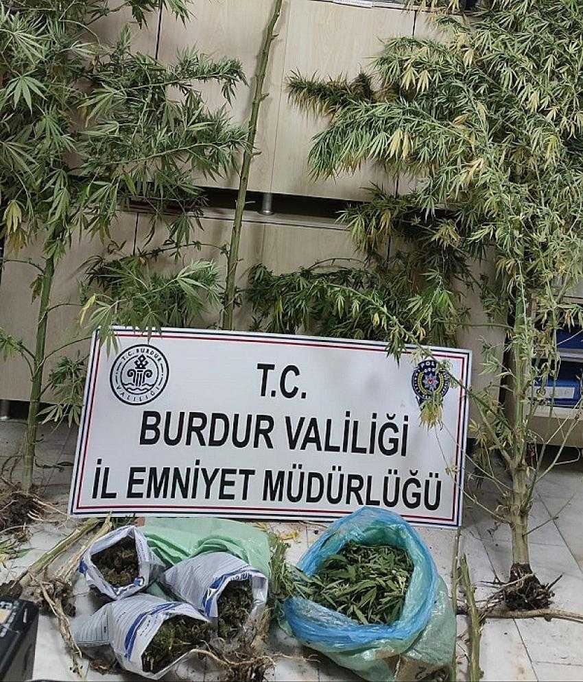 EMNİYET EKİPLERİNDEN ZEHİR TACİRLERİNE OPERASYON: 2 KİŞİ TUTUKLANDI