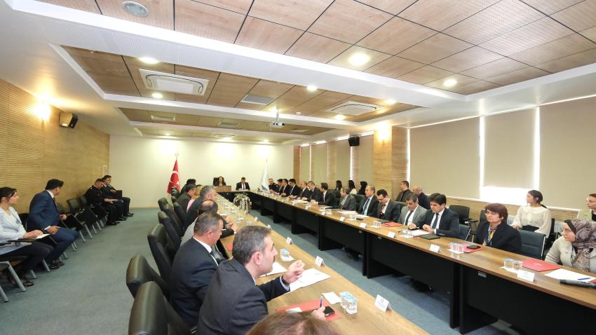 VALİ TÜLAY BAYDAR BİLGİHAN BAŞKANLIĞINDA BAĞIMLILIKLA MÜCADELE İL KOORDİNASYON TOPLANTISI GERÇEKLEŞTİRİLDİ
