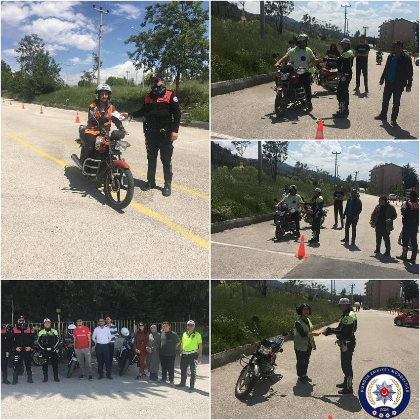 EMNİYET TRAFİK EKİPLERİNDEN MOTOSİKLET KULLANIMINA YÖNELİK BİLGİLENDİRME FAALİYETLERİ