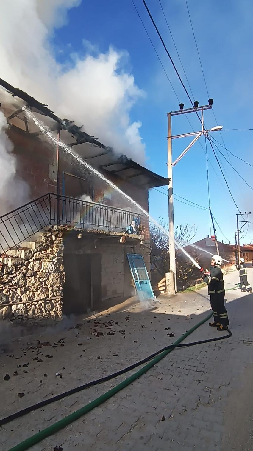 Burdur Lengüme Köyü’nde Ahşap Evde Yangın