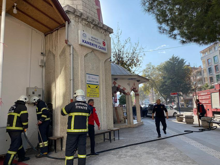Burdur’da Cami Minaresinde Yangın!