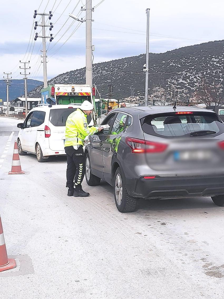 EMNİYET EKİPLERİNDEN TRAFİK EĞİTİMİ VE BİLGİLENDİRME FAALİYETLERİ