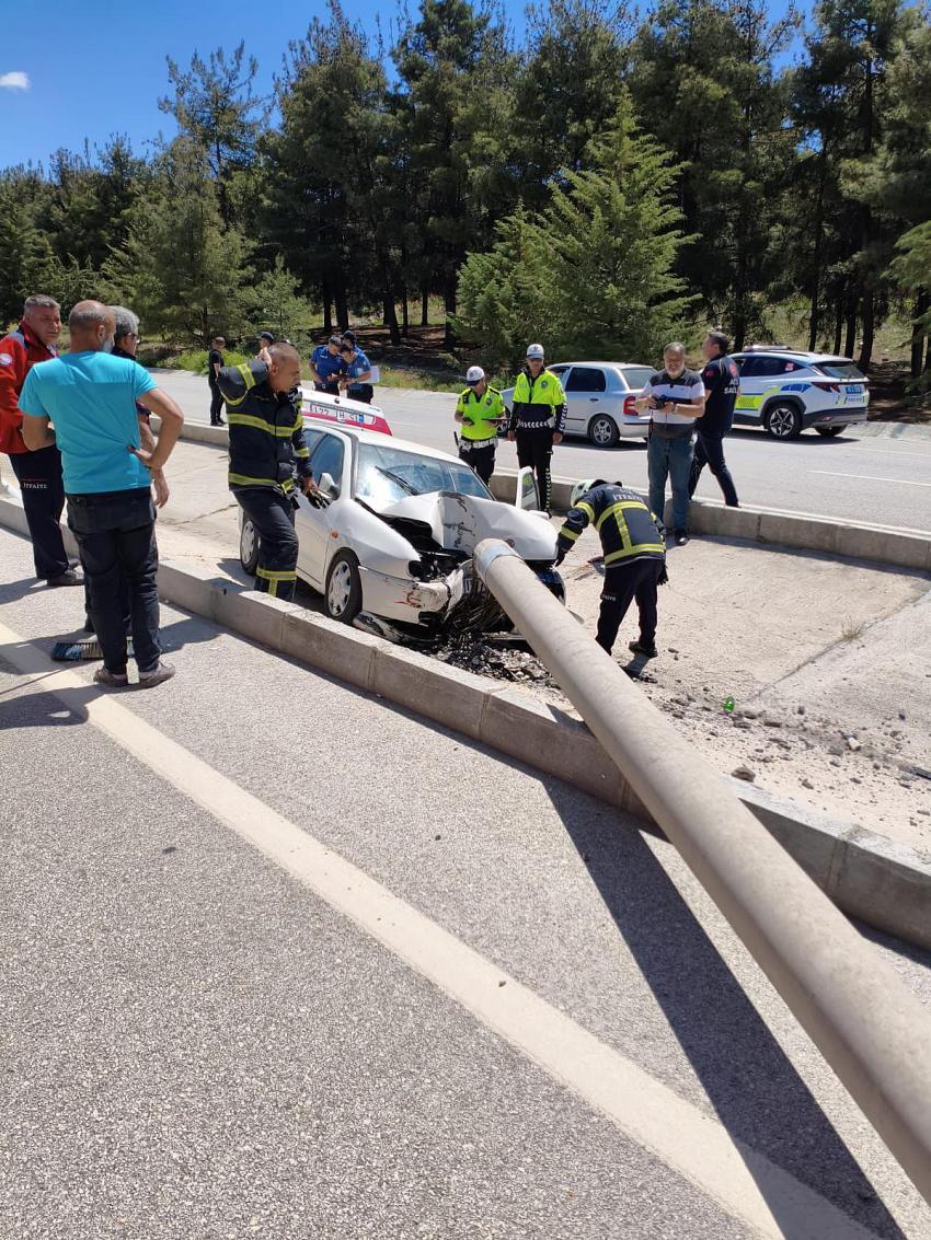 Burdur-Fethiye Yolunda Kaza: Sürücü Hastaneye Kaldırıldı
