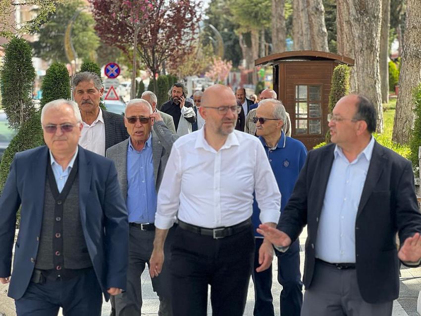 Adem Hocadan Çözüm odaklı bir siyaset anlayışı