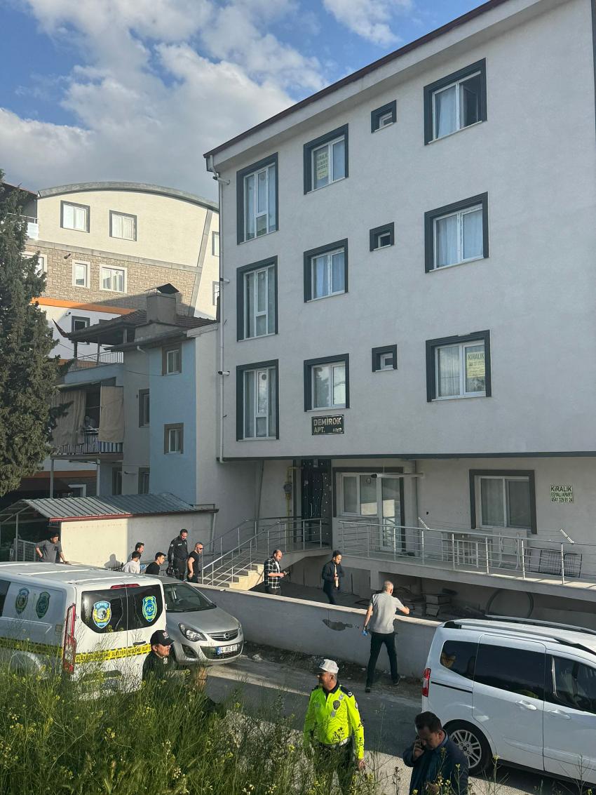 Burdur’da Apartmandan Kendini Aşağı Attı