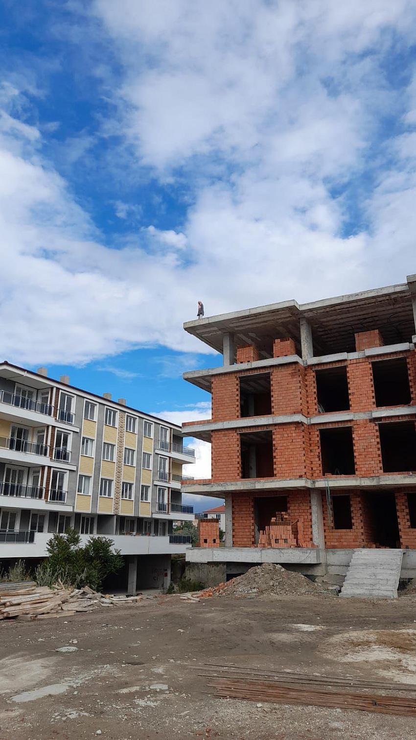 Burdur’da Evini 9 Yıldır Alamadı Çatıya Çıktı