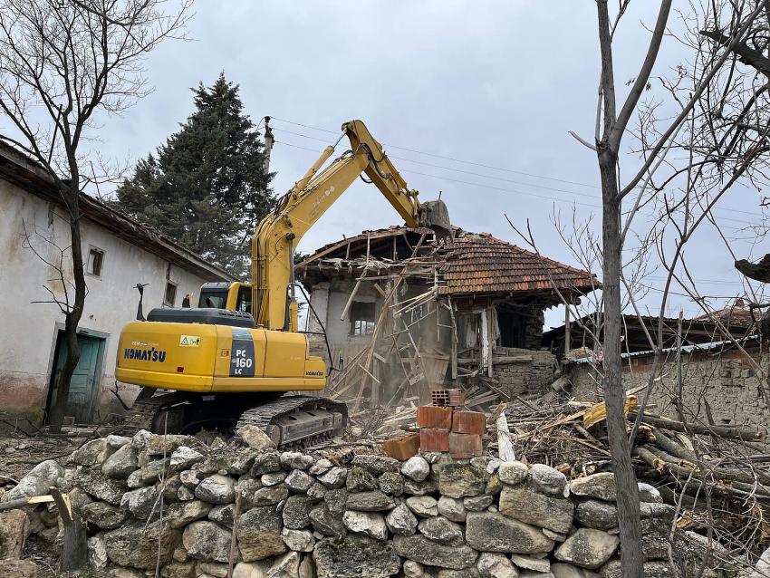 Burdur’da 19 Tehlikeli Yapı Yıkıldı