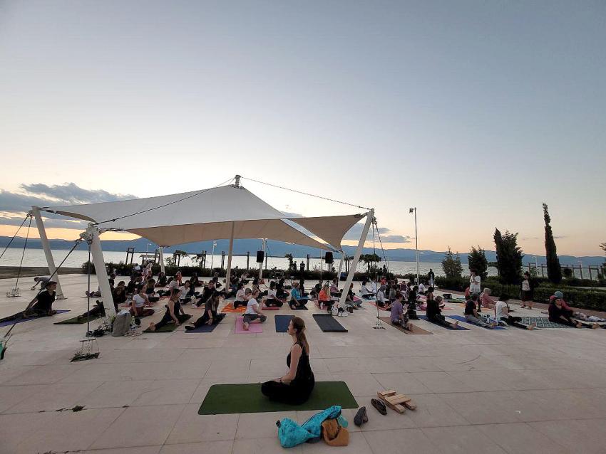 Burdur’lu sporseverler, yoga gününde buluştu