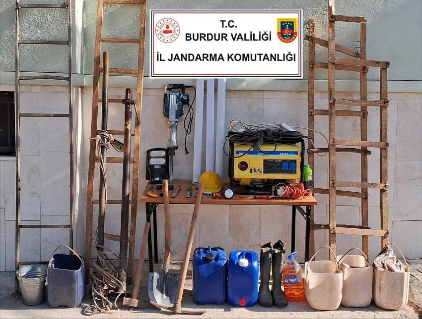 JANDARMA EKİPLERİNDEN KAÇAKÇILIK VE ORGANİZE SUÇLARLA MÜCADELE FAALİYETLERİ